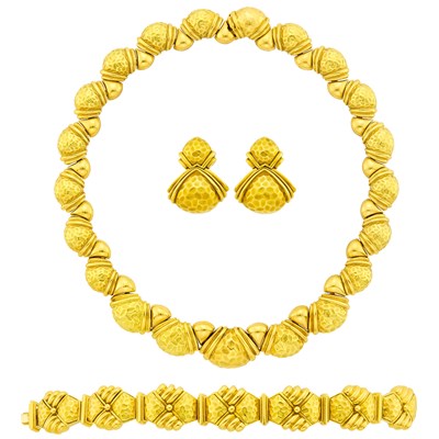 Lot 1218 - Hammerman Brothers Hammered Gold Link Necklace, Bracelet and Pair of Door Knocker Earclips