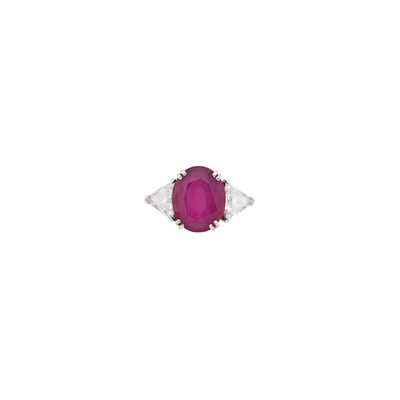 Lot 134 - Hammerman Brothers Platinum, Ruby and Diamond Ring
