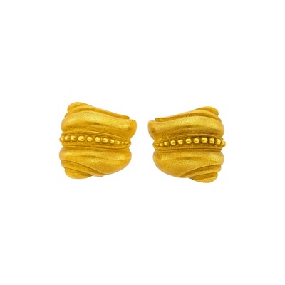 Lot 94 - Barry Kieselstein-Cord Pair of Gold Earrings