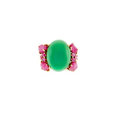 Lot 1156 - Gold, Green Onyx and Carved Ruby Ring