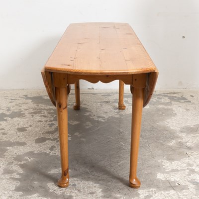 Lot 17 - Queen Anne Style Pine Drop-Leaf Wake Table