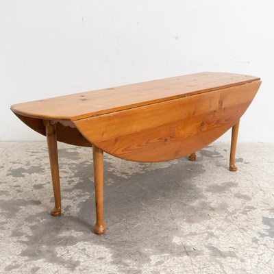 Lot 17 - Queen Anne Style Pine Drop-Leaf Wake Table