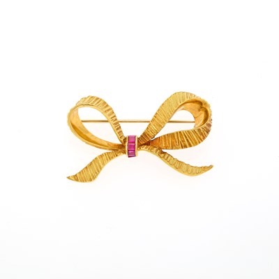 Lot 1070 - Gold and Ruby Bow Brooch