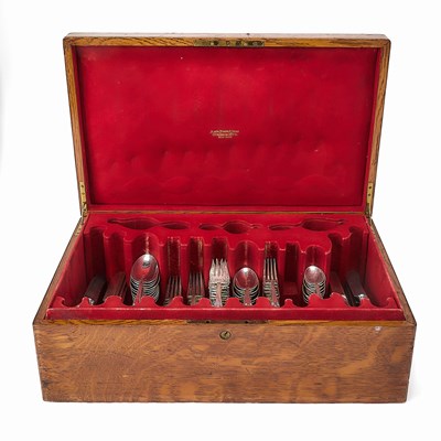 Lot 226 - Durgin Sterling Silver "New Queen's" Pattern Flatware Service