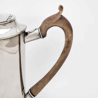 Lot 101 - George III Sterling Silver Teapot