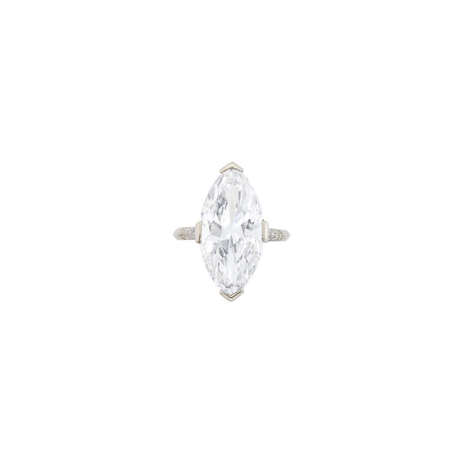 Lot 304 - Platinum and Diamond Ring
