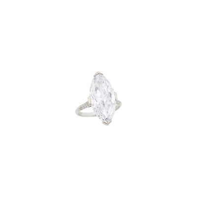 Lot 304 - Platinum and Diamond Ring