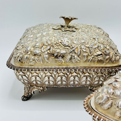 Lot 1136 - Pair of American Sterling Silver Covered Vegetable Dishes