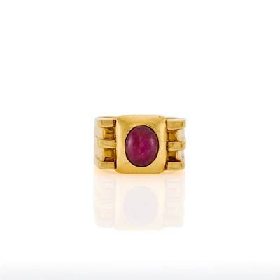 Lot 138 - Gold and Cabochon Ruby Ring