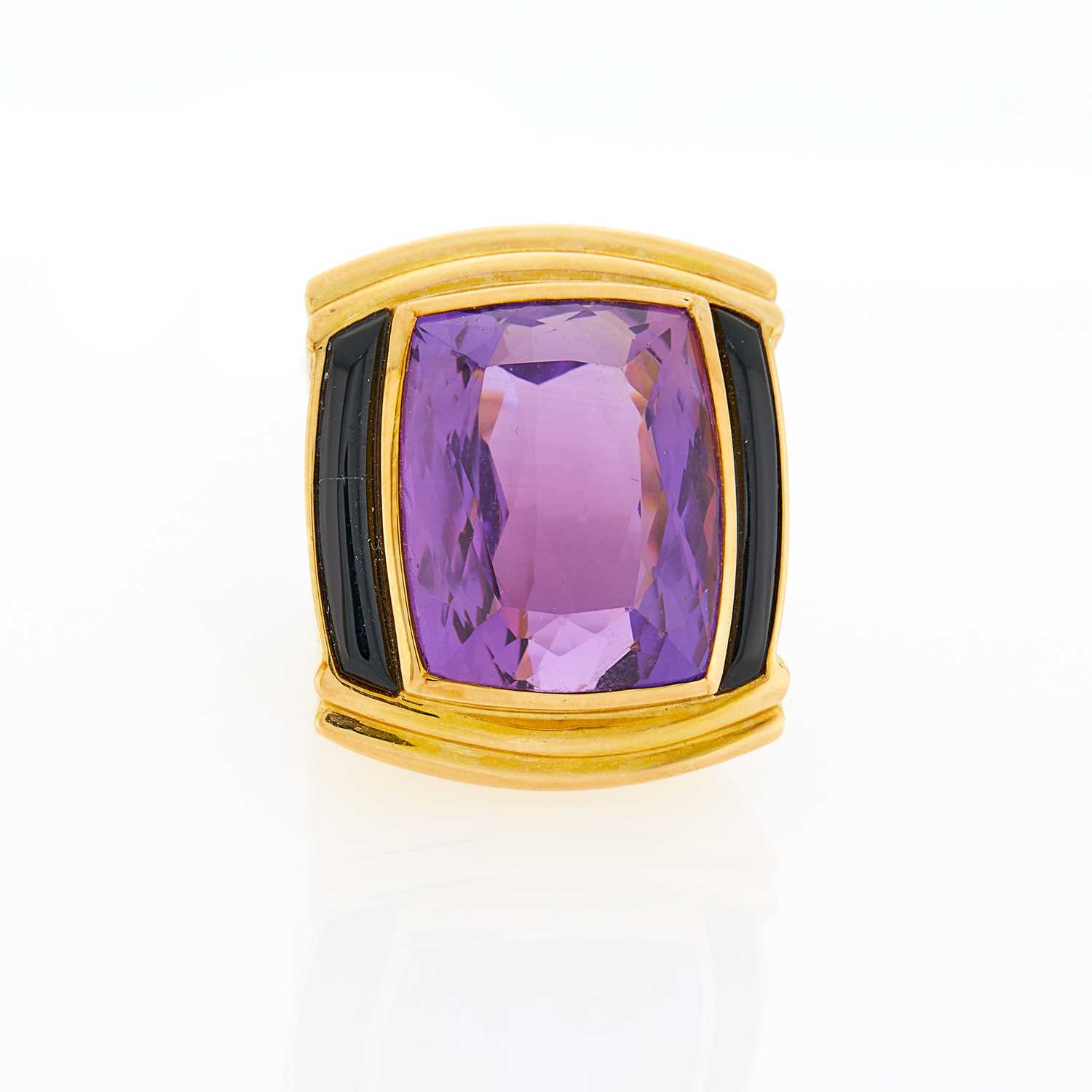 Lot 2340 - Gold, Amethyst and Black Onyx Ring