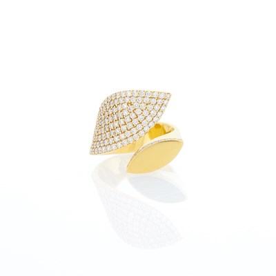 Lot 1017 - Roberto Coin Gold and Diamond Bypass Ring