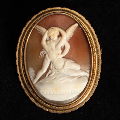 Lot 141 - Silver-Gilt and Shell Cameo Brooch