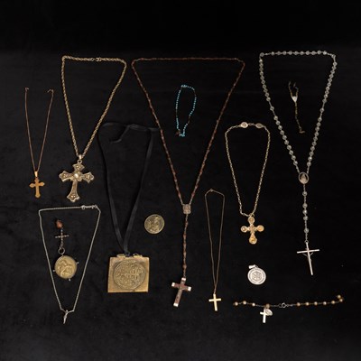 Lot 139 - Group of Religious Motif Jewelry