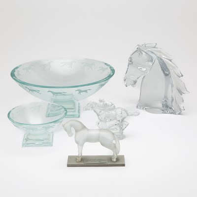Lot 256 - Two Stephen Schlanser Graduated Etched Glass Horse-Themed Footed Center Bowls