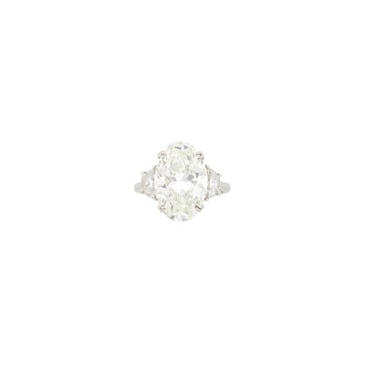 Lot 274 - Platinum and Diamond Ring