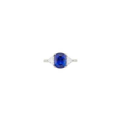 Lot Platinum, Sapphire and Diamond Ring
