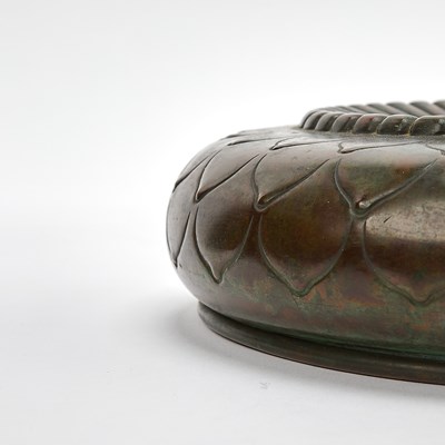 Lot 233 - Tiffany Studios Bronze and Leaded Glass Peony Table Lamp