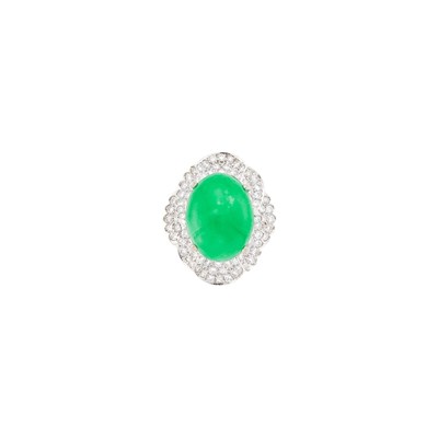 Lot 40 - White Gold, Jade and Diamond Ring