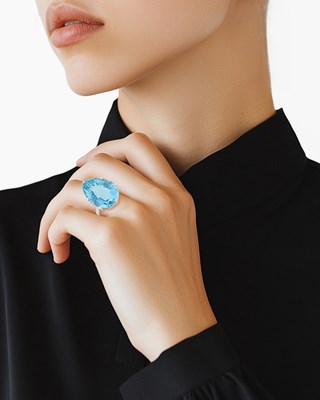 Lot 213 - Wedderien Platinum and Aquamarine Ring