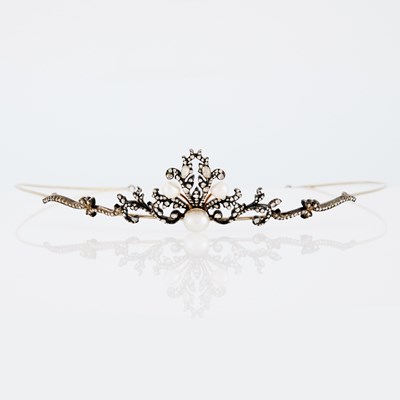 Lot 1328 - Silver, Metal, Freshwater Pearl and Diamond Tiara
