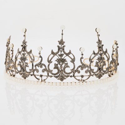 Lot 1341 - Silver Gilt, Freshwater Pearl and Diamond Tiara