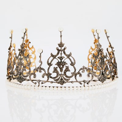 Lot 1324 - Gilt-Metal, Freshwater Pearl and Diamond Tiara