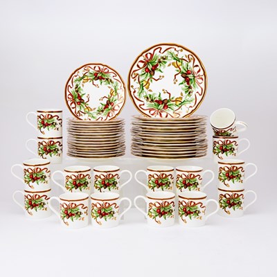 Lot 3189 - Assembled 'Tiffany Holiday' Garlanded Gilt-Decorated Porcelain Part Dinner Service