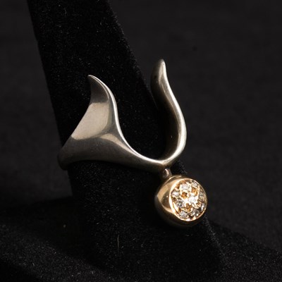 Lot 289 - 14KT White Gold and Diamond Ring