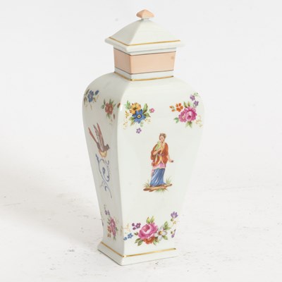 Lot 330 - Mottahedeh Porcelain Lidded Vase
