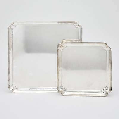 Lot 163 - Graduated Pair of Elizabeth II Sterling Silver Salvers