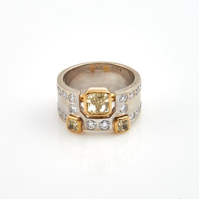 Lot 97 - Diamond Ring, 27 diamonds, center stone about 1.60 cts., 26 stones about 2.05 cts., 18K and 14K     12 dwt. all
