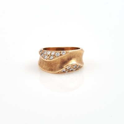Lot 116 - Diamond Ring, 17 diamonds about 0.50 ct., 14K 6 dwt.