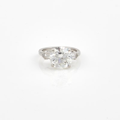 Lot 130 - Diamond Engagement Ring, 5 diamonds, center stone about 3.35 cts., 4 stones about 0.45 ct., Platinum 4 dwt., stone loose and damaged