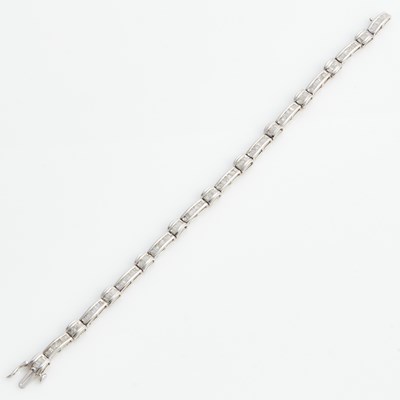 Lot 384 - Diamond Tennis Bracelet, 153 diamonds about 3.00 cts., 14K 6 dwt., stones damaged