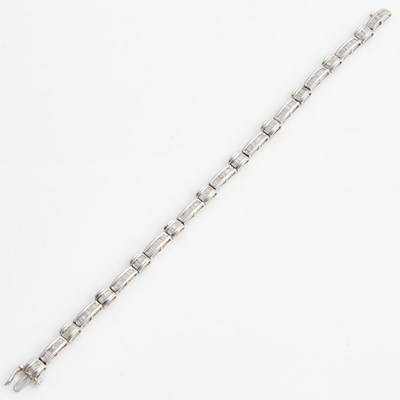 Lot 385 - Diamond Tennis Bracelet, 152 diamonds about 3.00 cts., 14K 6 Dwt., stones damaged