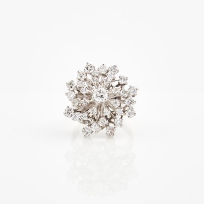 Lot 460 - Diamond Ring, 35 diamonds about 0.90 ct., 14K 6 dwt.