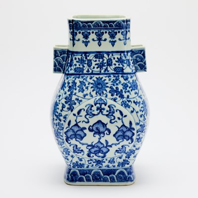 Lot 233 - A Chinese Blue and White Porcelain Hu Vase