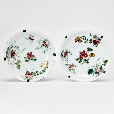 Lot 527 - A Pair of Chinese Enameled Porcelain Dishes