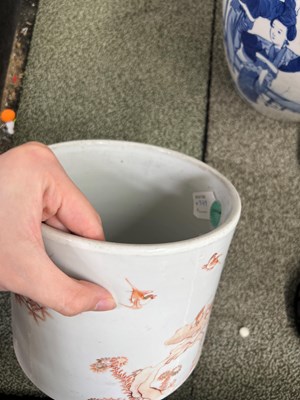 Lot 222 - A Rare Chinese Iron Red and Gilt Decorated Porcelain 'Magpies' Brush Pot, Bitong