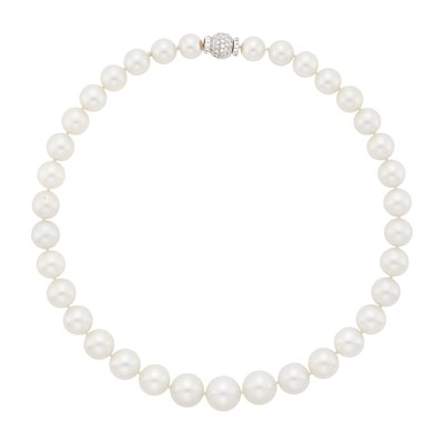 Lot 167 - South Sea Cultured Pearl Necklace with Platinum and Diamond Ball Clasp