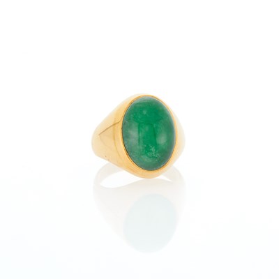 Lot 1294 - Gentleman's Gold and Jade Ring