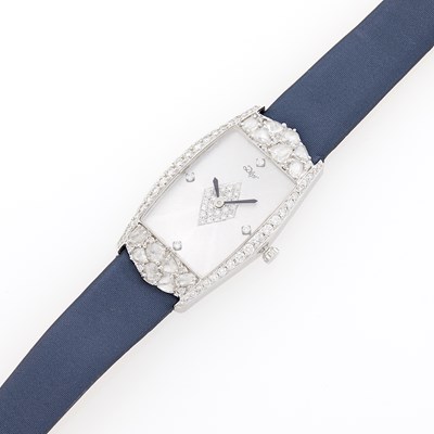 Lot 1240 - Dilys' White Gold and Diamond Wristwatch
