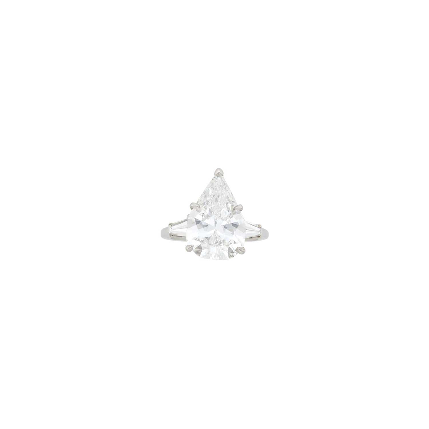 Lot 301 - Harry Winston Platinum and Diamond Ring