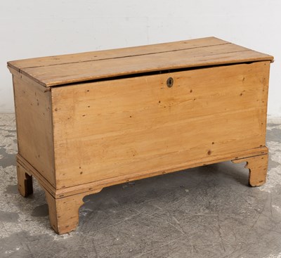 Lot 152 - American Blanket Chest