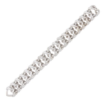 Lot 142 - Verdura White Gold and Diamond Heart Link Bracelet