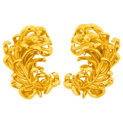 Lot 31 - JAR Pair of Gilt-Aluminum 'Tickle Me Feather' Earclips, France