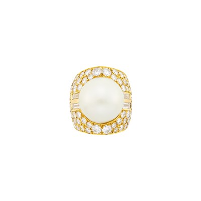 Lot 22 - Wide Gold, South Sea Cultured Pearl and Diamond Ring