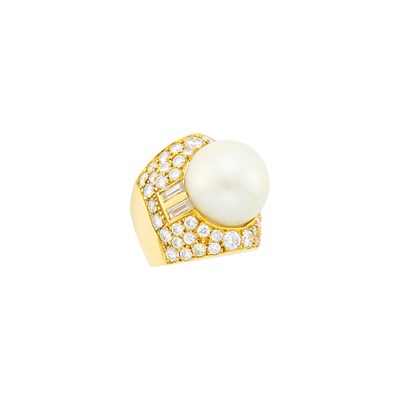 Lot 22 - Wide Gold, South Sea Cultured Pearl and Diamond Ring