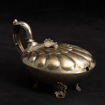 Lot 262 - 800 Silver Scalloped Pattern Footed Serving Dish