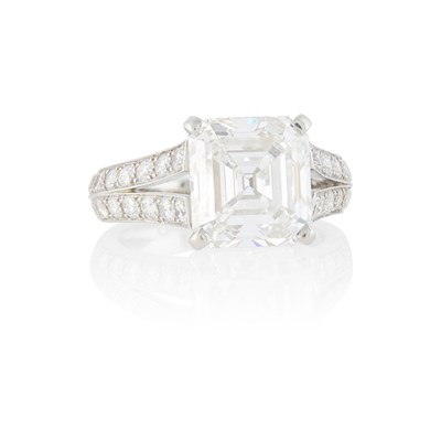 Lot 198 - Cartier Platinum and Diamond Ring, France